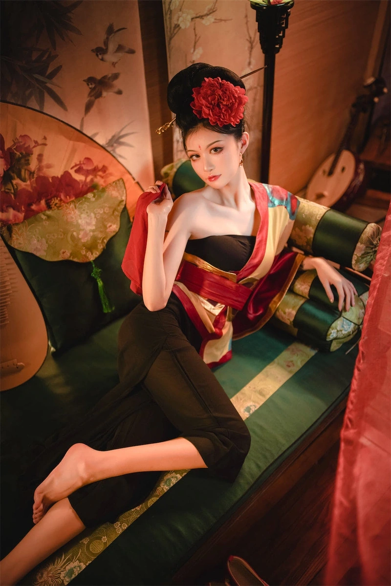 Cosplay cởi đồ nude full HD cuốn hút