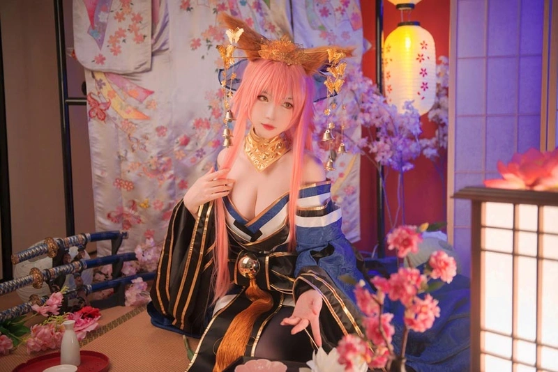 Gái cosplay lột đồ gợi tình cực phẩm