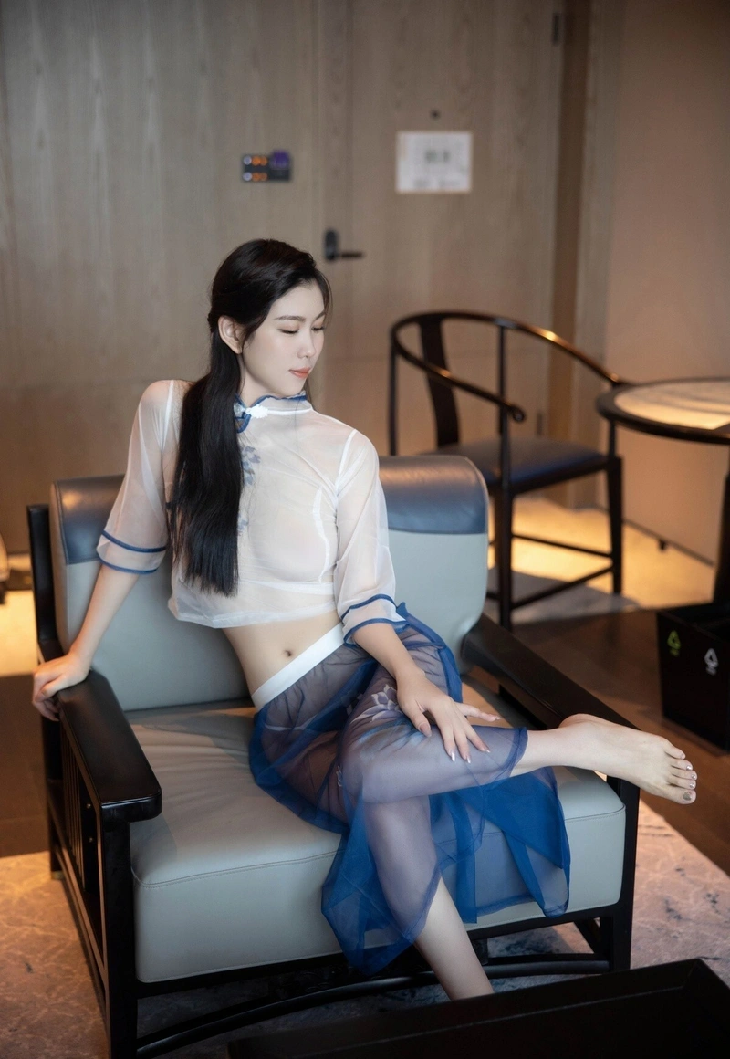 Gái xinh lột đồ show hàng full HD