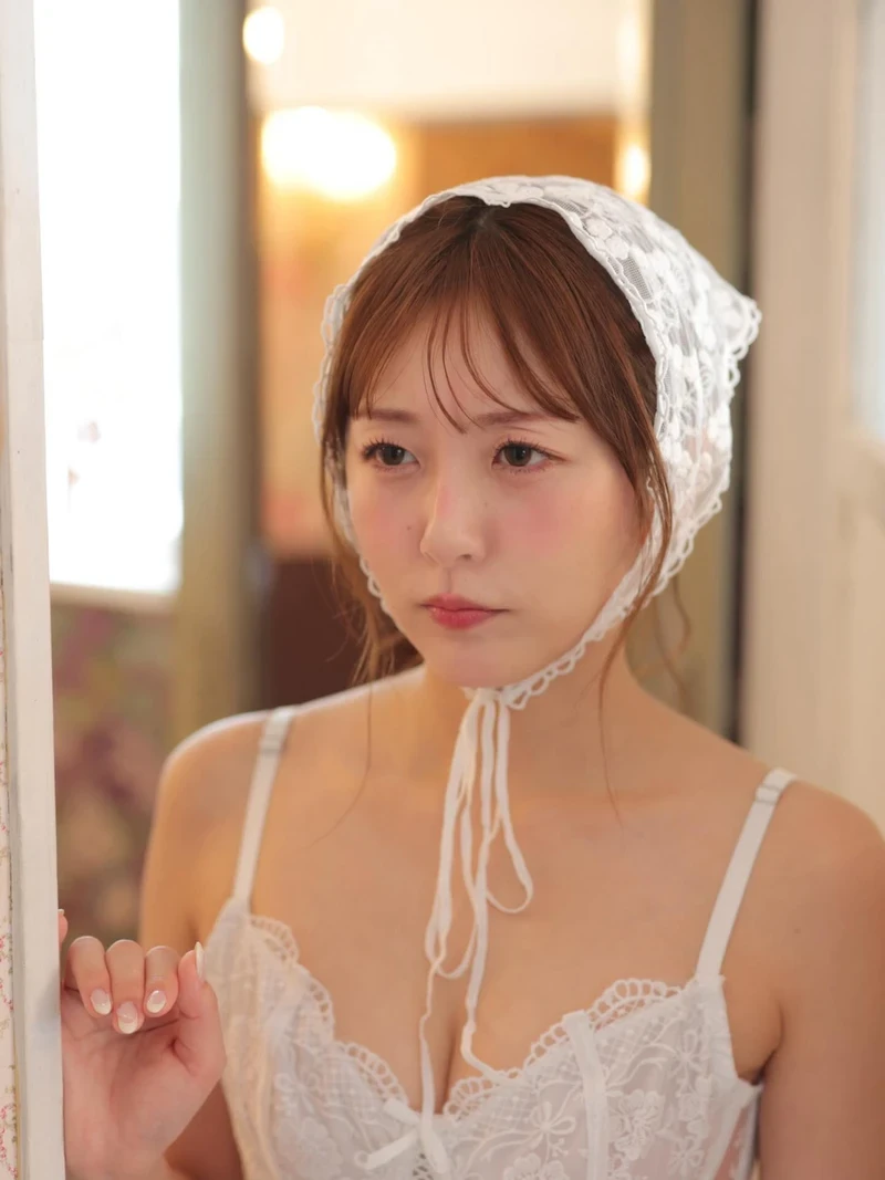 Hikari Aozora show hàng bikini gợi dục cực phẩm
