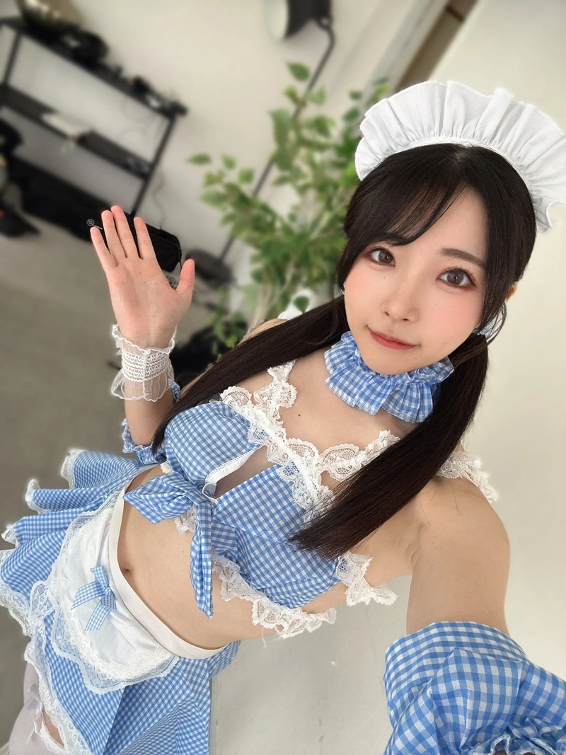 Hikaru Minazuki show hàng căng đầy hút hồn