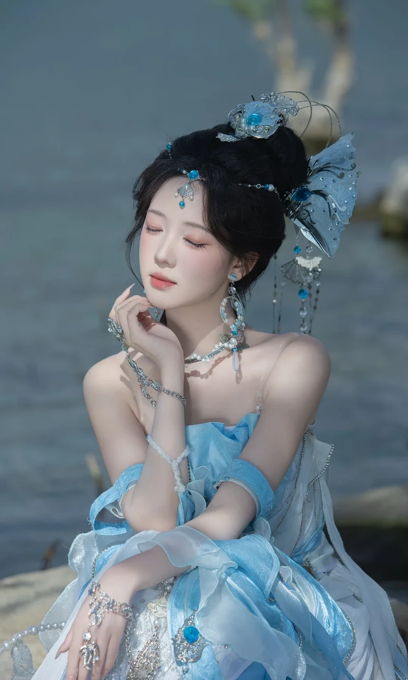 Hình ảnh gợi cảm cổ trang lộ đít căng đầy