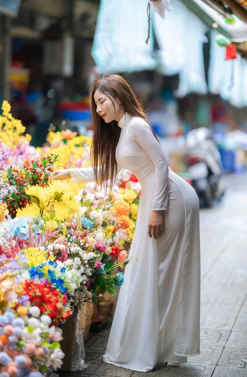 Hình sex áo dài vòng một khủng cuốn hút