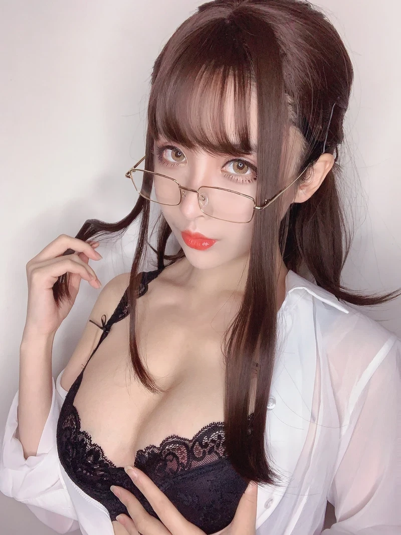 Hình sex cô giáo nóng bỏng cởi đồ lộ thân thể mịn màng