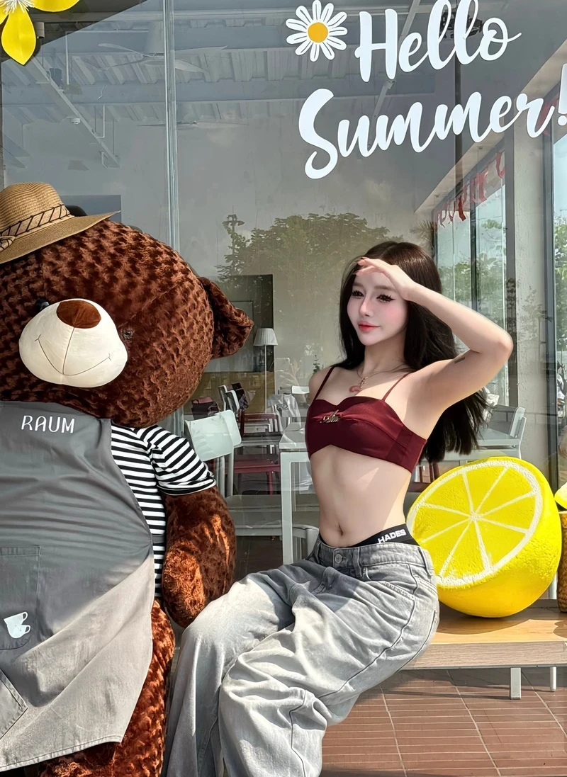 Vòng 1 Tiffany Thư to tròn nóng bỏng quyến rũ