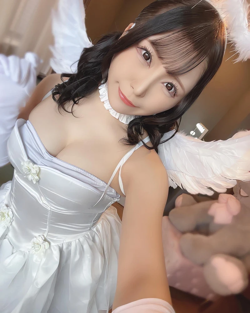 Vòng ba căng tròn của Momoka Kato dâm đãng