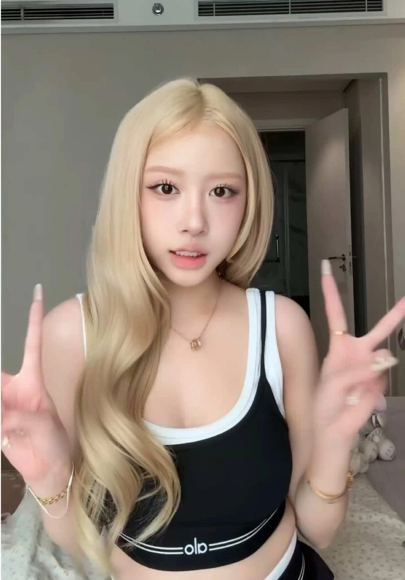 Ảnh Lê Huyền Diệu show hàng bikini đầy gợi tình