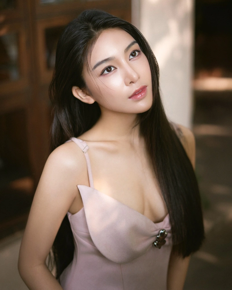 Ảnh Linh Trương TikToker sexy khỏa thân nóng bỏng