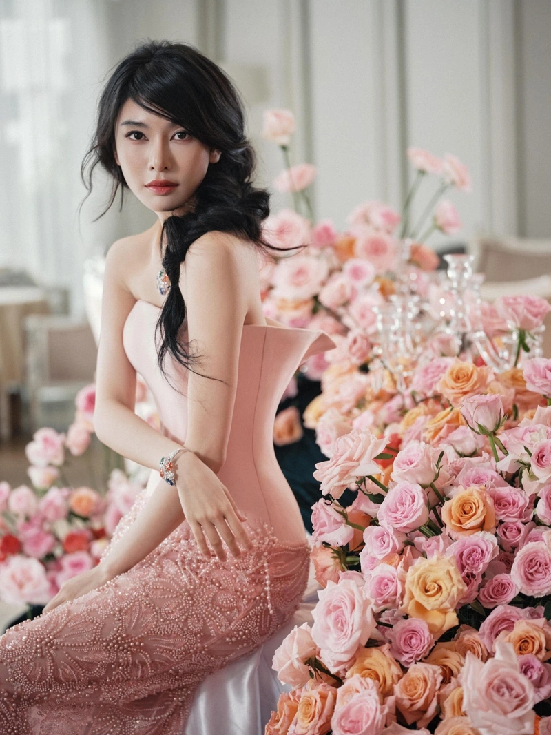 Ảnh Linh Trương TikToker sexy khoe vòng 1 đầy đặn quyến rũ