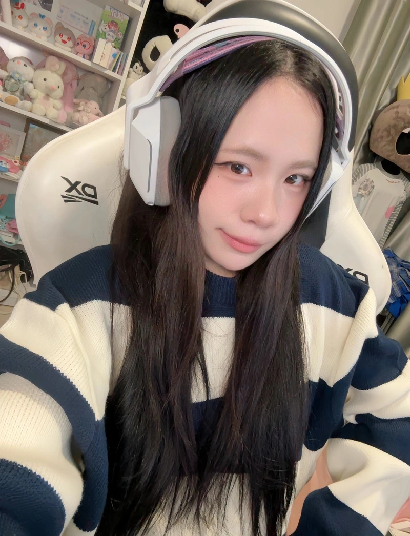 Ảnh Sammy Đào sexy lưng trần gợi tình