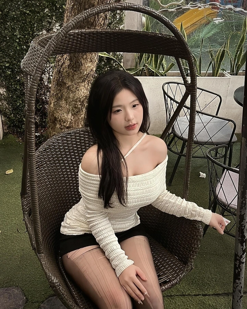 Ảnh TikToker Lan Xinh Yêu sexy khoe hàng full body