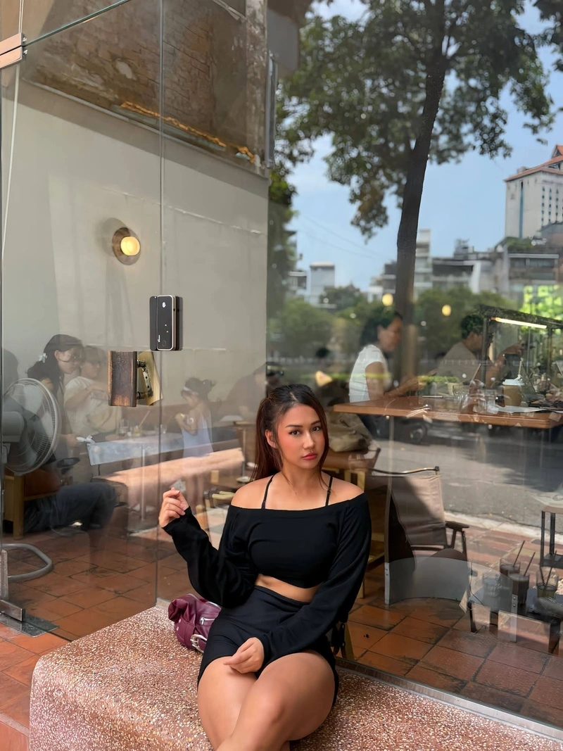 Ảnh TikToker Như Lê sexy vòng 3 căng mọng