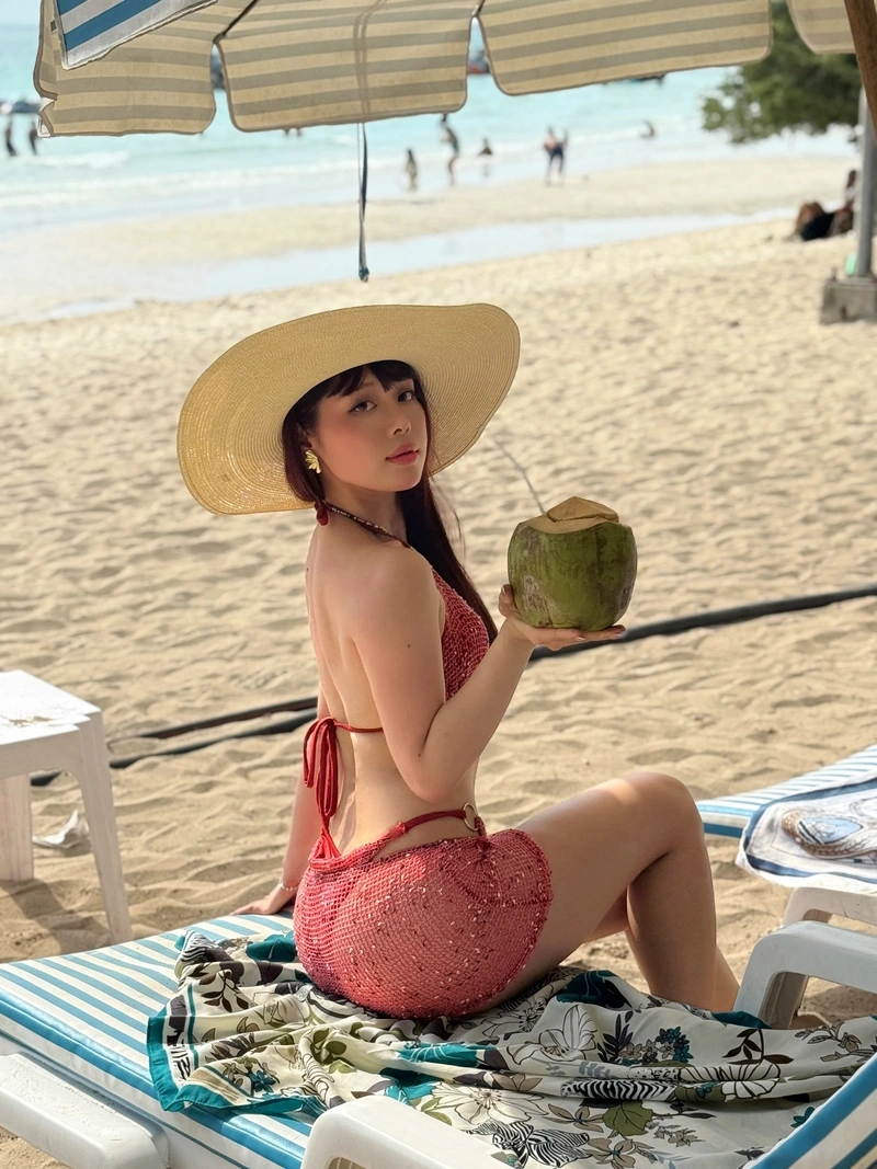 Ảnh TikToker Quỳnh Mai gợi tình vòng 1 to tròn