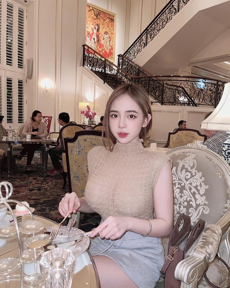 Ảnh Trần Huyền Châu mông đít căng tròn nóng bỏng