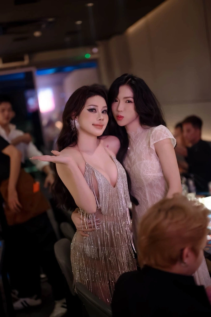 Ảnh Tuệ Vy Tiktoker sexy ngực tròn gợi cảm