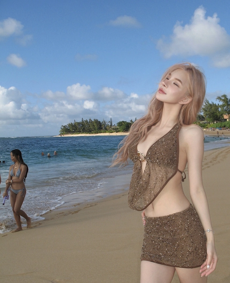 Ảnh bikini gái xinh biển dáng thon