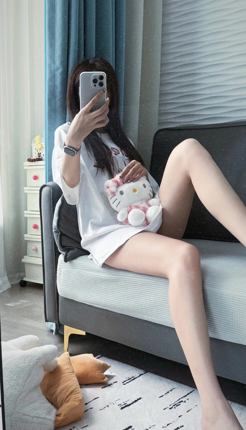 Ảnh đùi gái xinh đường nét hài hòa