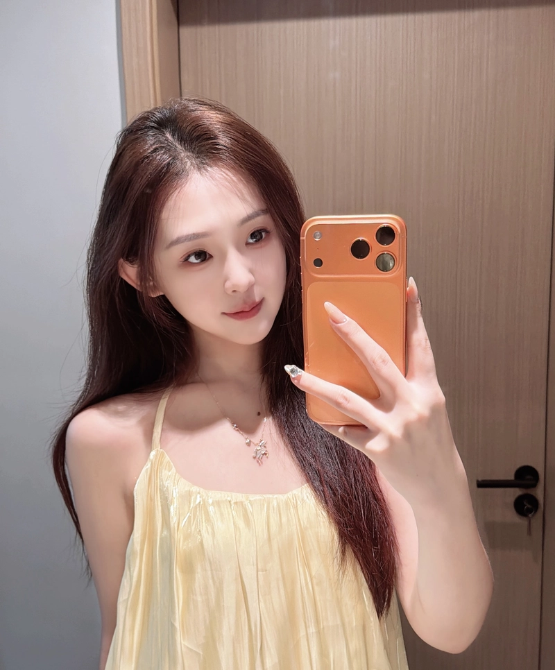 Ảnh gái chụp trước gương mang vẻ đẹp tự nhiên