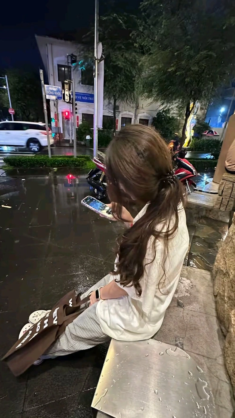 Ảnh gái phố trẻ trung năng động