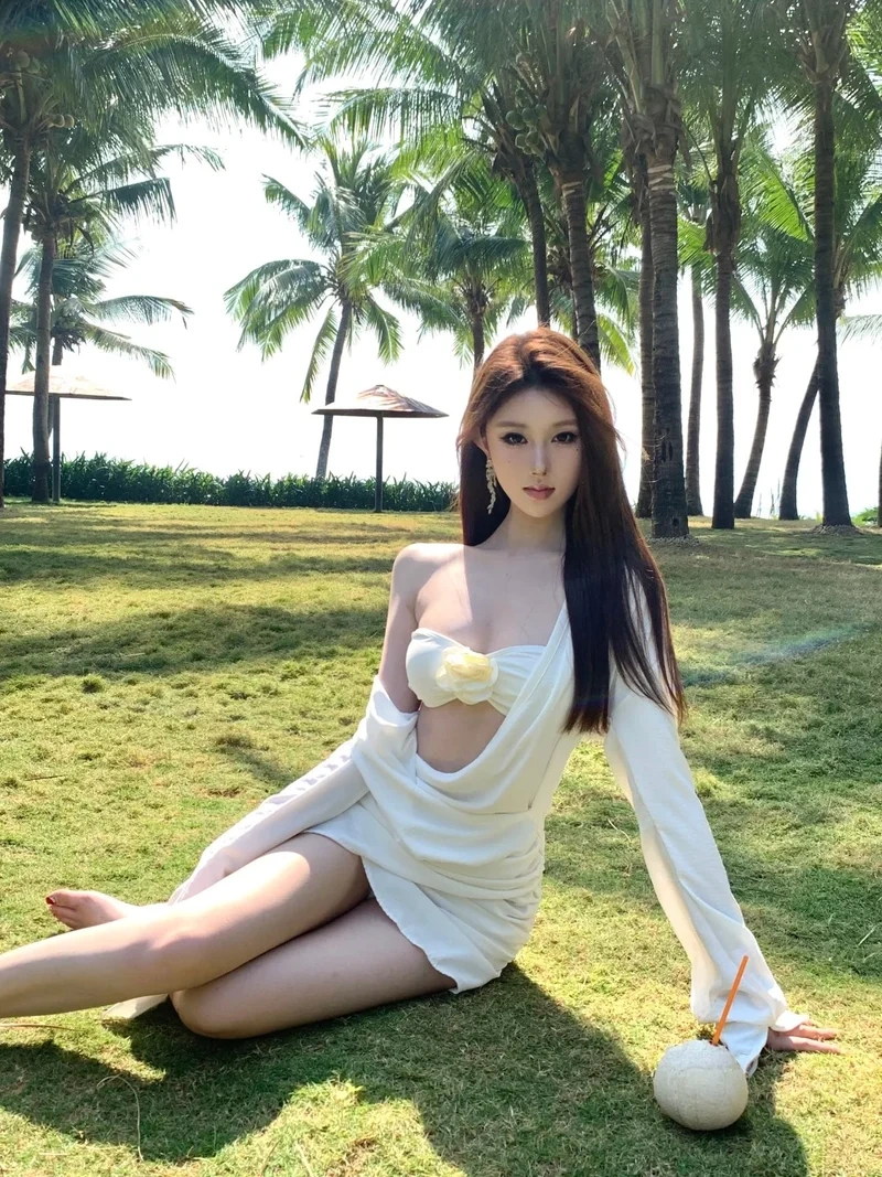 Ảnh gái xinh bikini trắng phong cách sexy