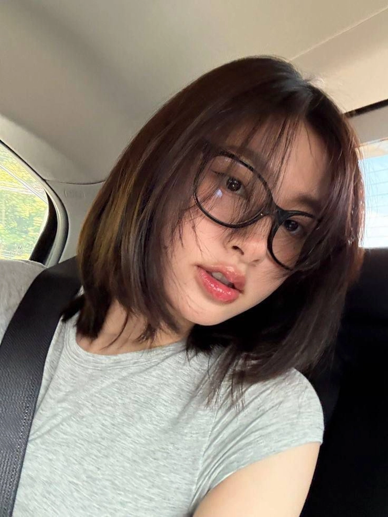 Ảnh gái xinh đeo kính trong trẻo thanh tú