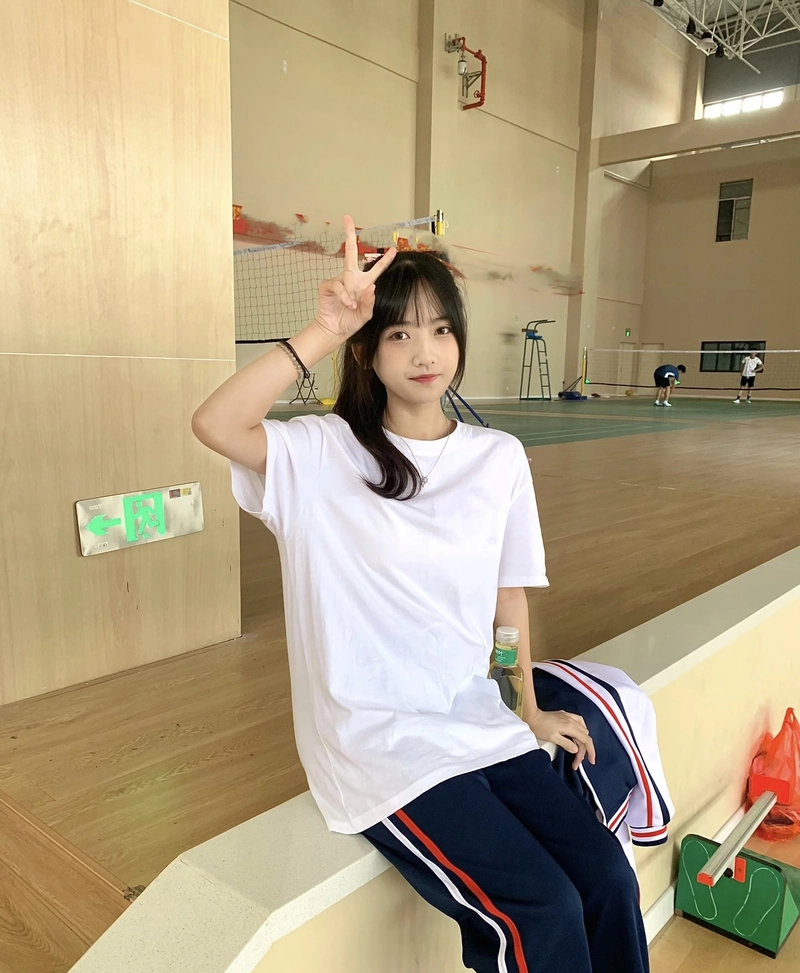 Ảnh gái xinh lớp 12 với biểu cảm tự nhiên