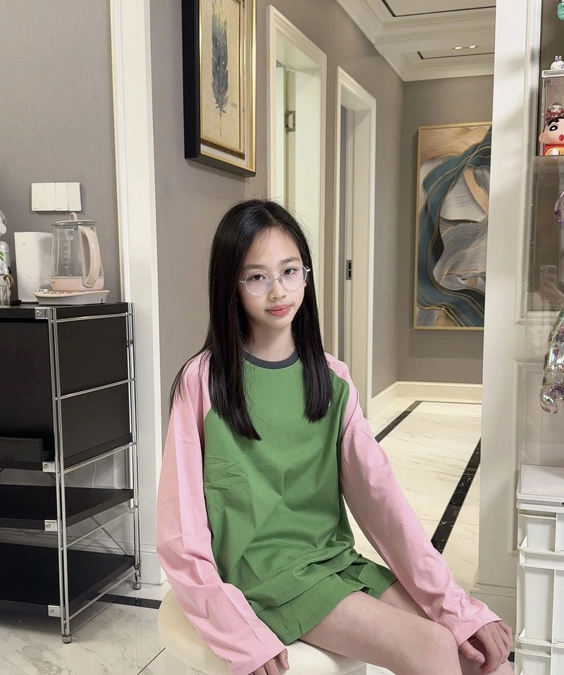 Ảnh gái xinh lớp 5 với gương mặt tươi sáng