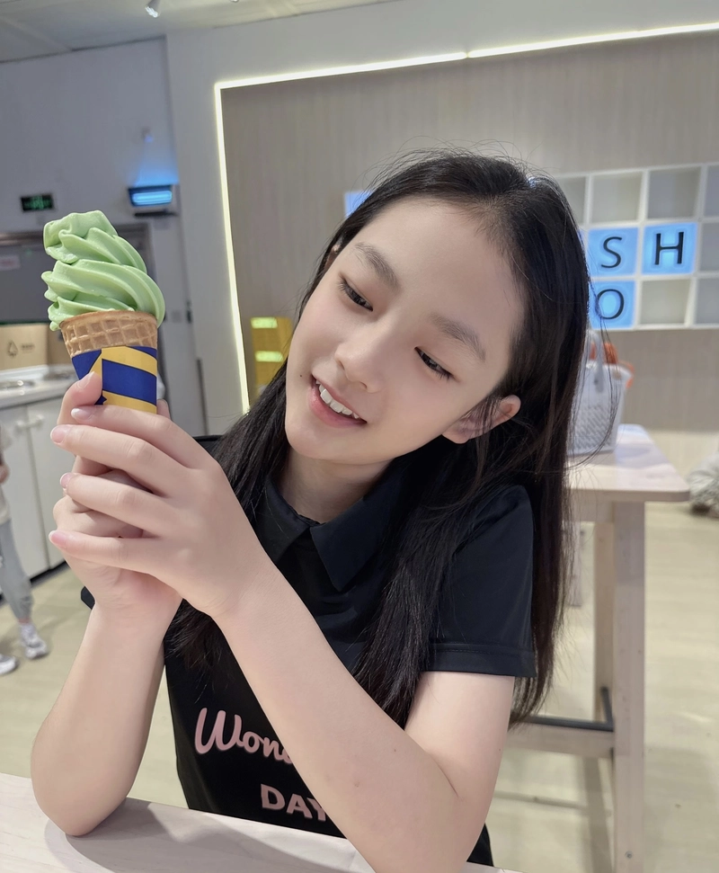 Ảnh gái xinh lớp 6 thể hiện nét tươi tắn