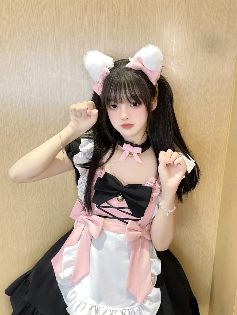 Ảnh gái xinh mặc đồ maid đáng yêu