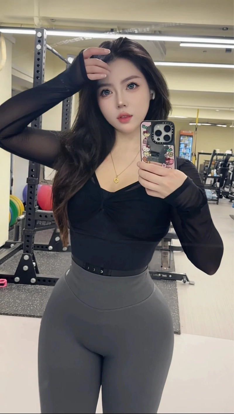 Ảnh gái xinh vòng ba to tròn