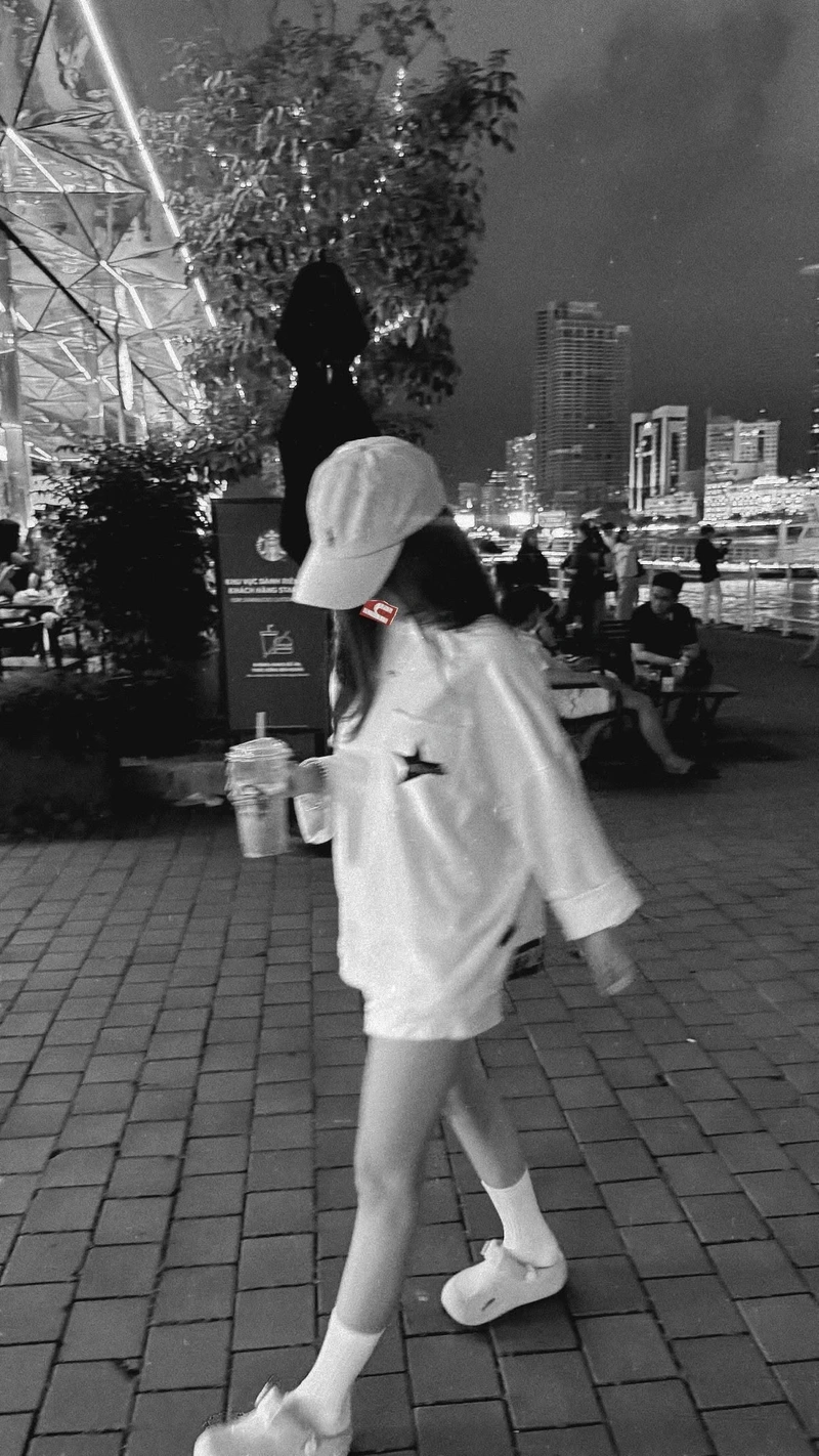 Ảnh girl phố sắc sảo cá tính