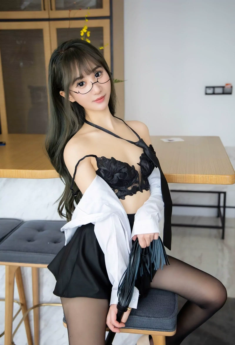 Ảnh khe vú dâm đãng cởi đồ gợi tình