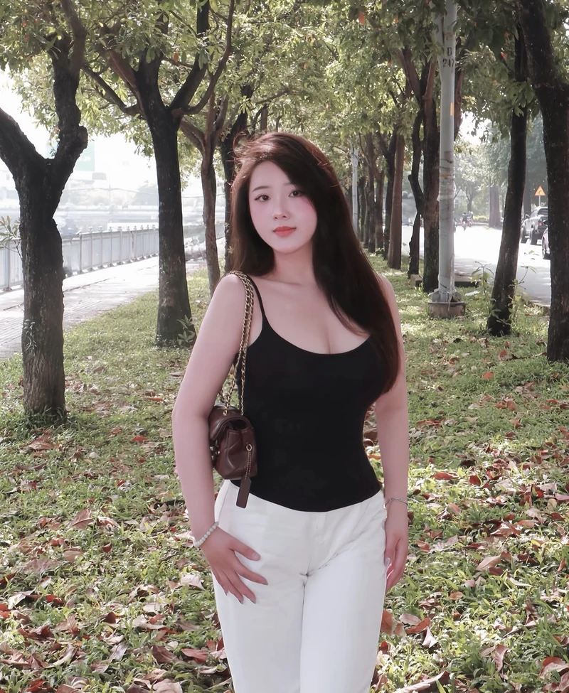 Ảnh khoe vú to đẹp gái xinh