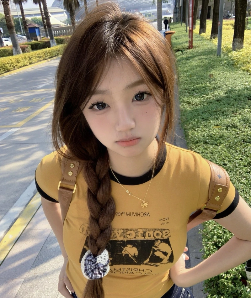 Ánh nhìn gái xinh 2k10 đầy sức sống