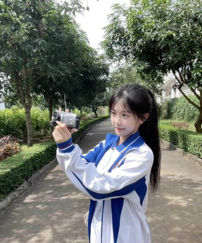Ảnh trẻ trung nổi bật cùng gái xinh lớp 12