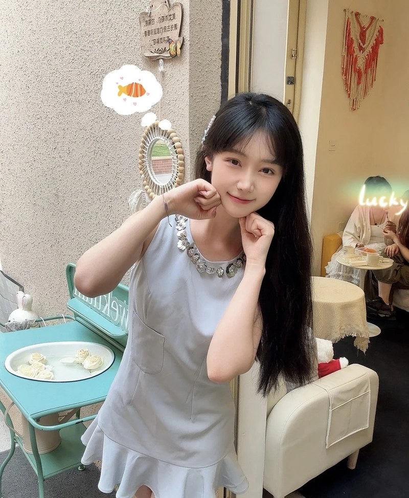 Biểu cảm ảnh gái xinh lớp 7 mang nét vui tươi