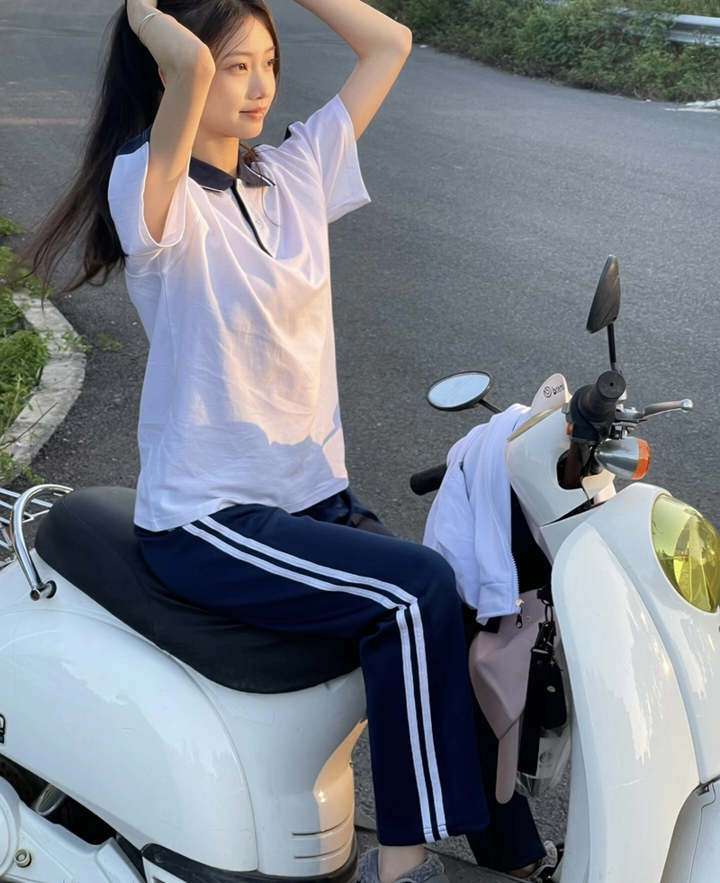 Biểu cảm tươi sáng của gái xinh 2k10