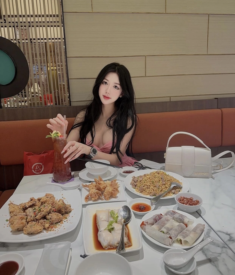 Callmevanillaa khoe body bikini Nguyễn Bích Ngọc