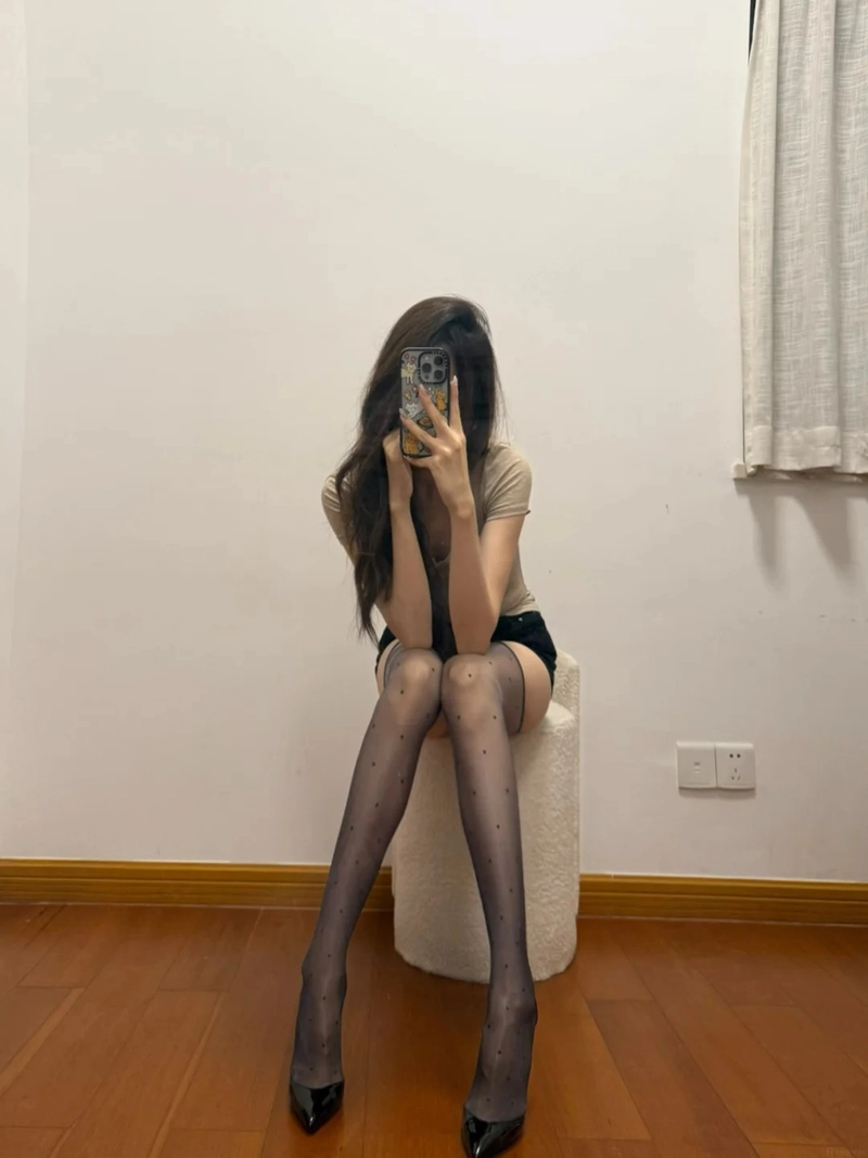 Chân gái nuột nà qua ống kính