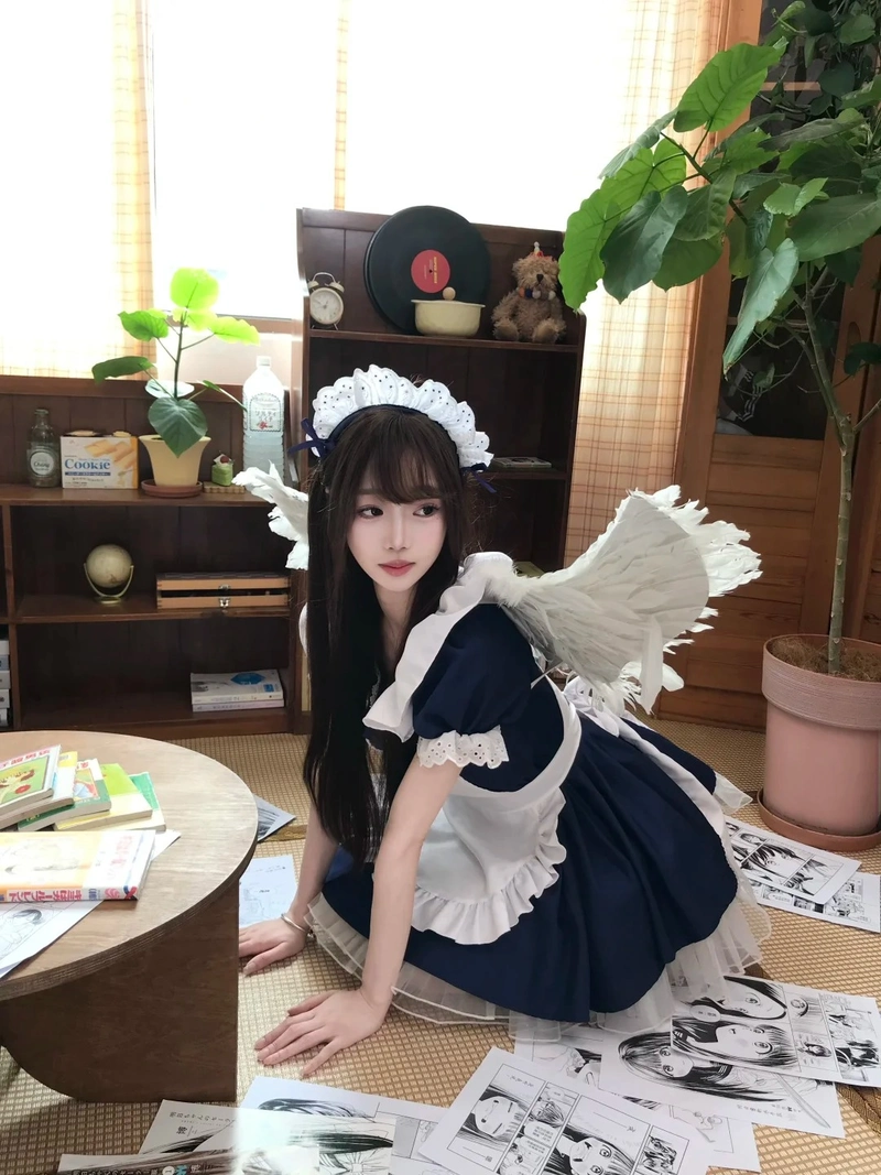 Cô gái xinh cosplay hầu gái dễ thương