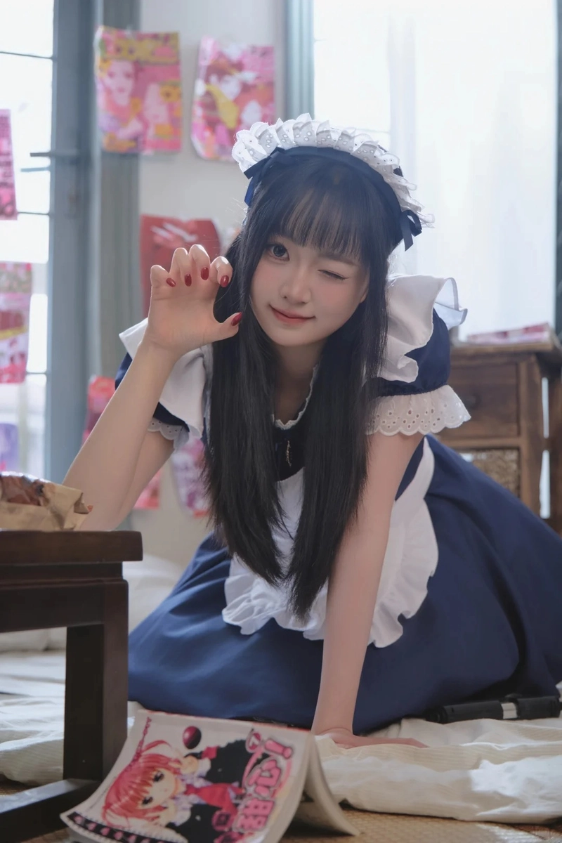 Cô gái xinh diện đồ hầu gái hot