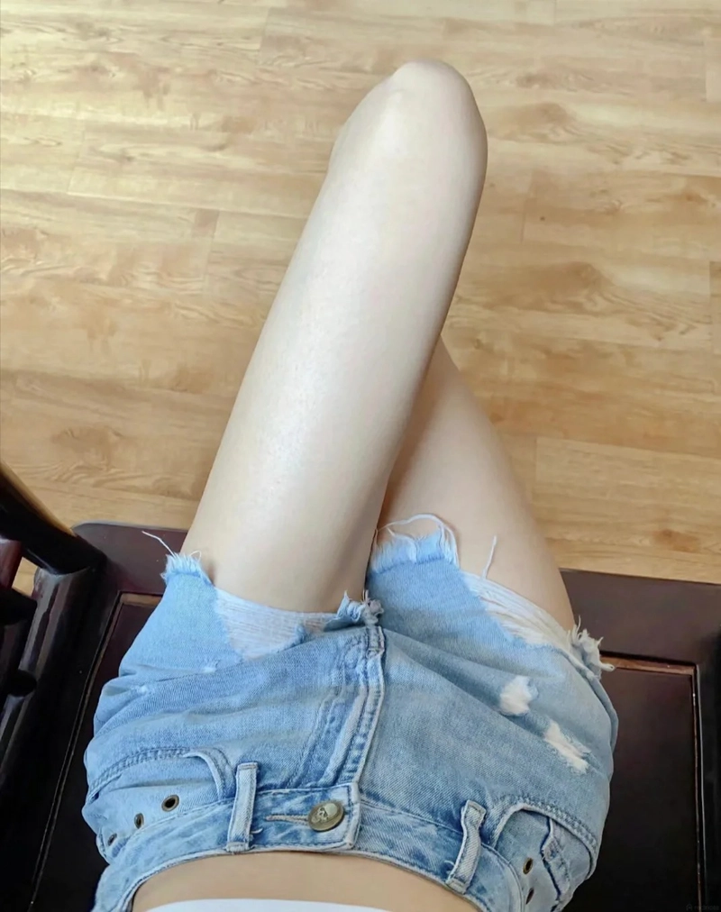 Đùi gái xinh dài thon đẹp mắt