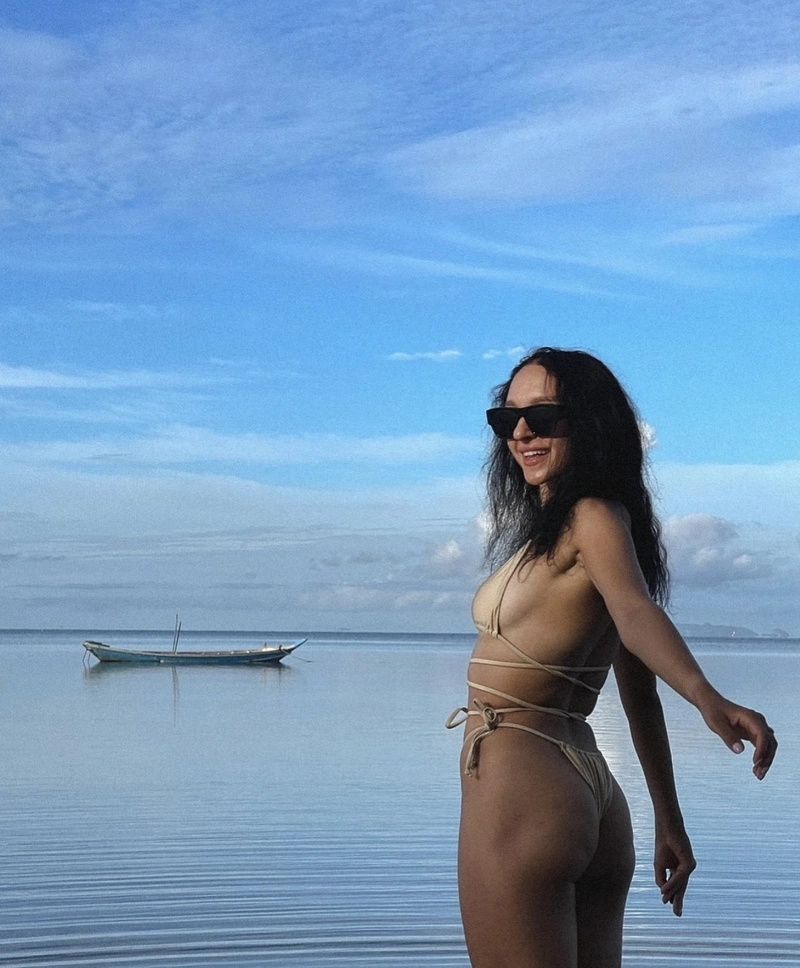 Gái Nga bikini đường nét hấp dẫn