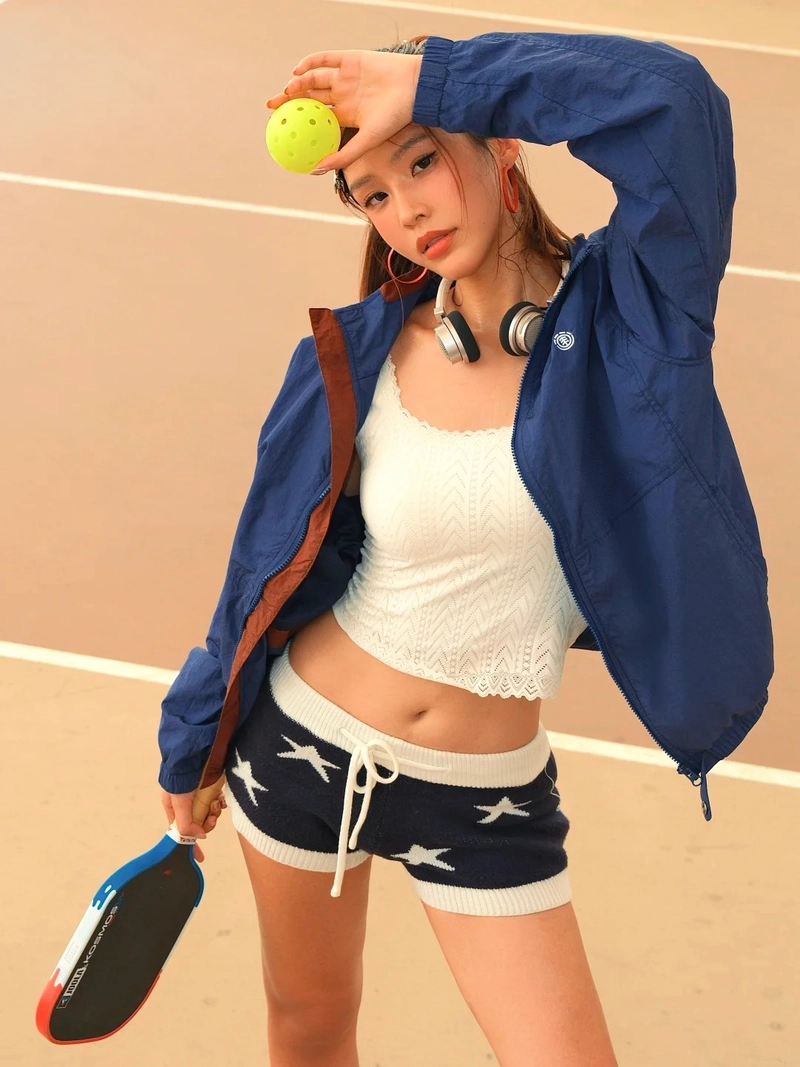 Gái đẹp chơi pickleball vóc dáng săn chắc