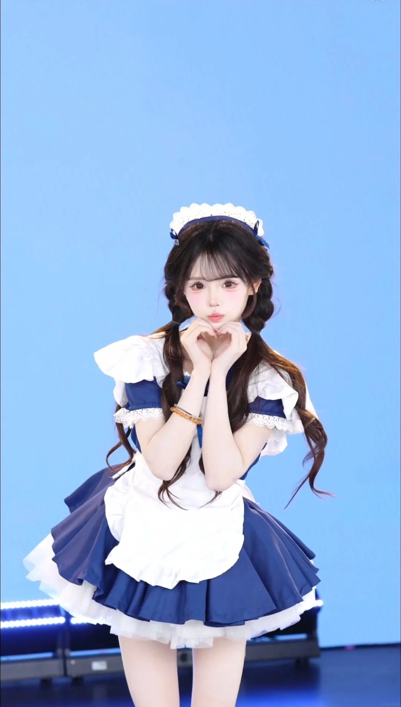 Gái đẹp cosplay đồ hầu gái cute