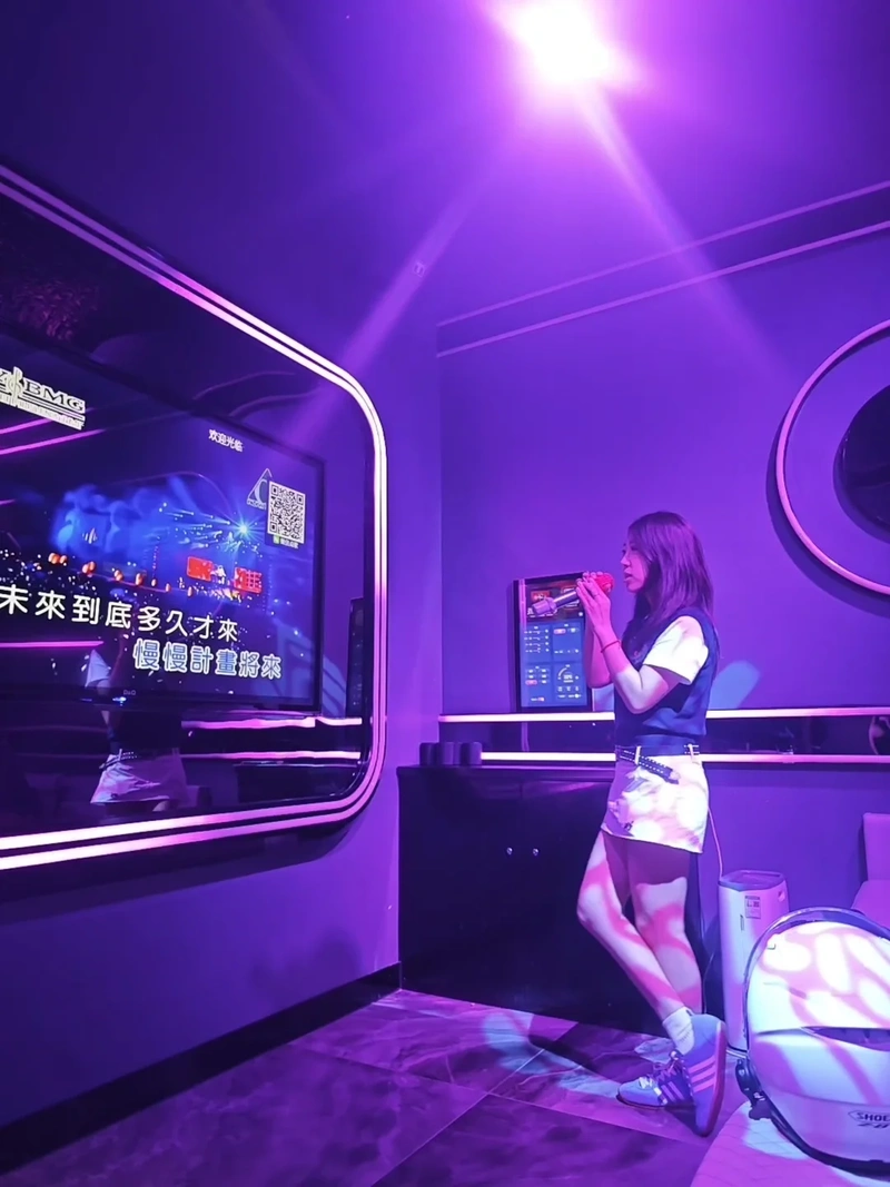 Gái karaoke full HD show hàng dâm dục