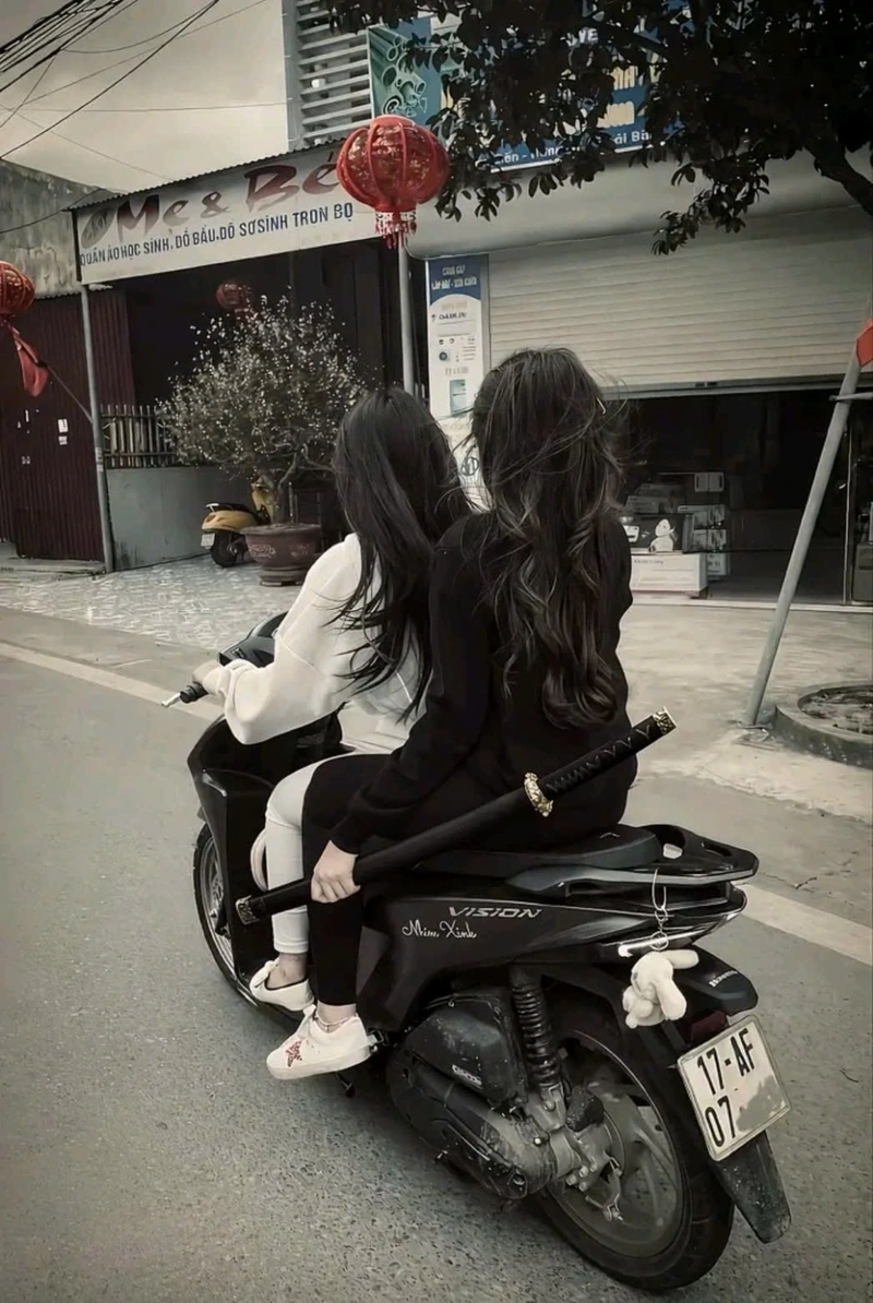 Gái phố kiêu kỳ cuốn hút