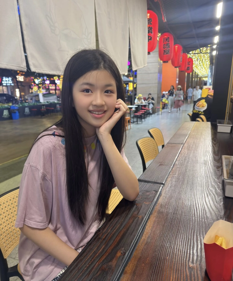 Gái xinh 2k12 với nụ cười tự nhiên