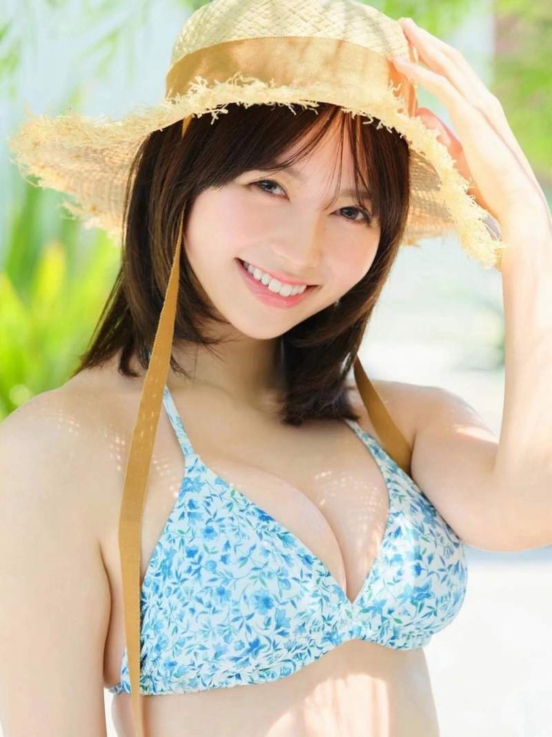 Gái xinh bikini nhỏ khoe vòng 1 to tròn cực phẩm