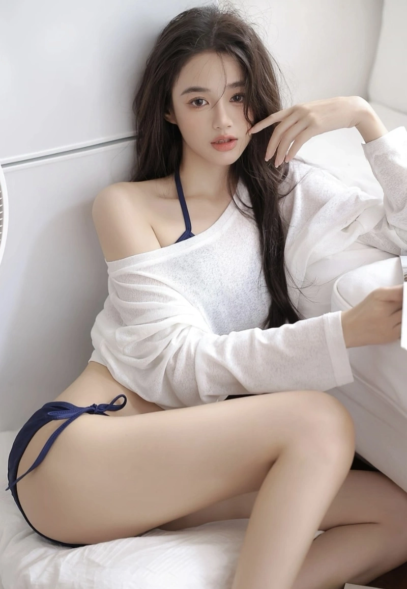 Gái xinh đẹp gợi cảm mặc bikini trong nhà